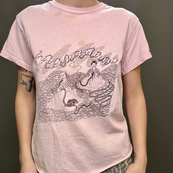 Edge Petal Burn Graphic Tee - Picture 4 of 4
